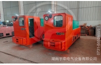 四川8噸湘潭蓄電池電機(jī)車(chē)裝車(chē)發(fā)往貴州