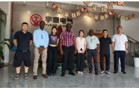 云南國外客戶到訪湘潭電機車廠家考察