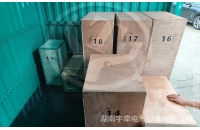 四川一批礦用湘潭電機車配件裝車發(fā)往海外