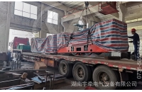 四川一批8噸雙駕駛室湘潭電機車裝車發(fā)貨